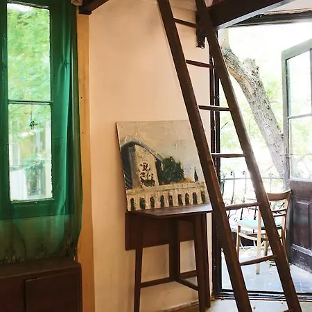 Minoo House Hostel