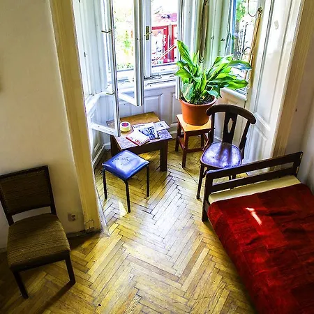 Minoo House Hostel *